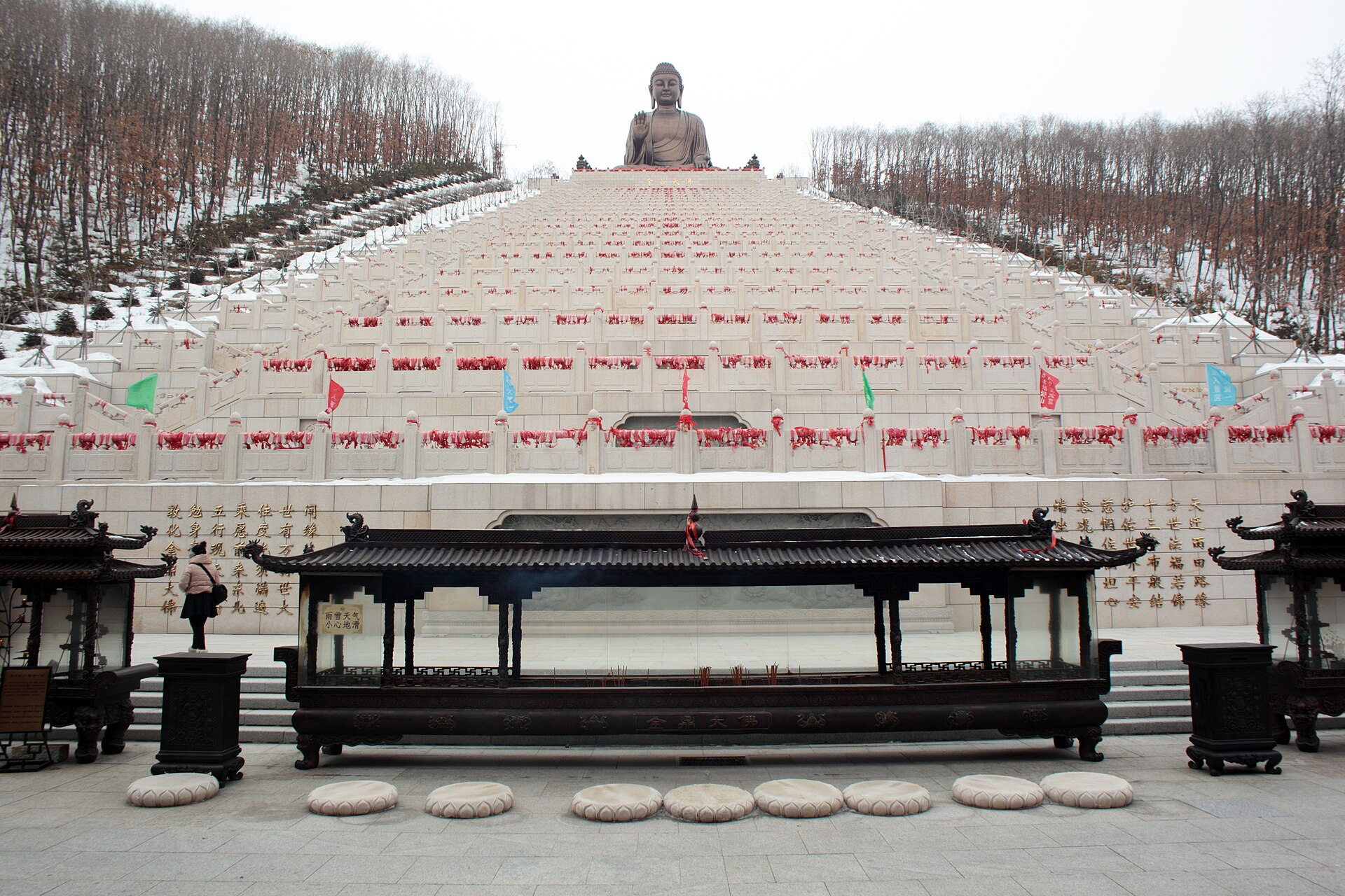 雪中六鼎山正觉寺景观